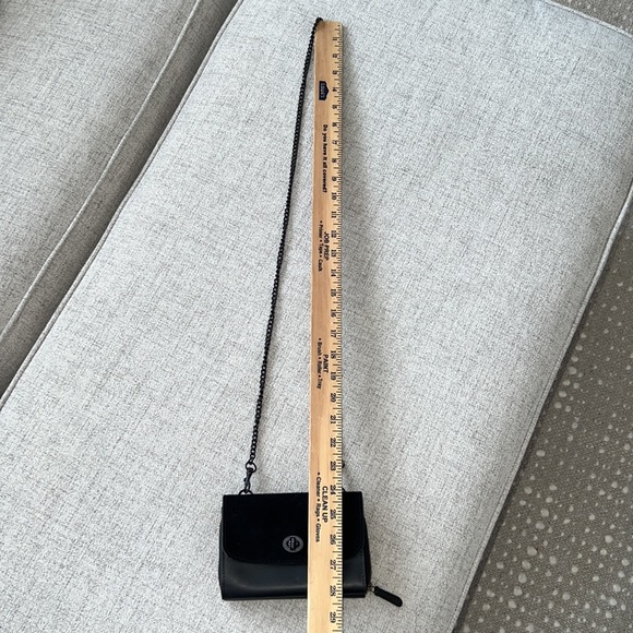 KIKO LEATHER TWO-TONE CROSSBODY | BLACK small wallet bag chain strap - Picture 10 of 16